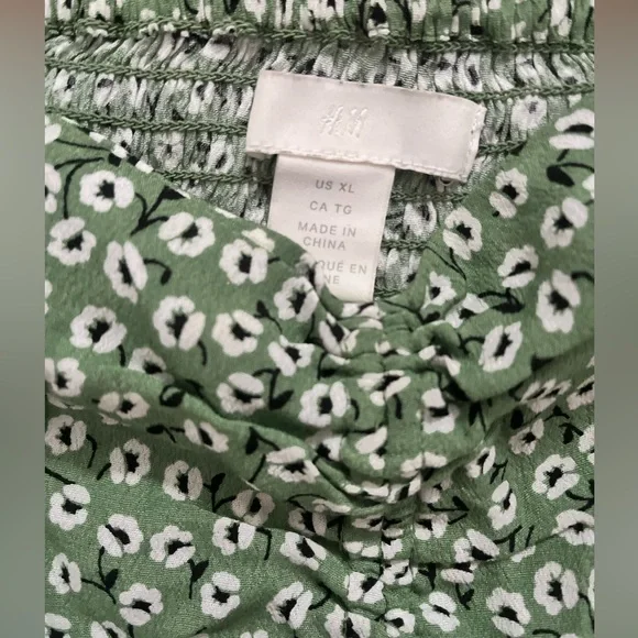 H&M PATTERNED GREEN ROUCHED TOP - Picture 3 of 3